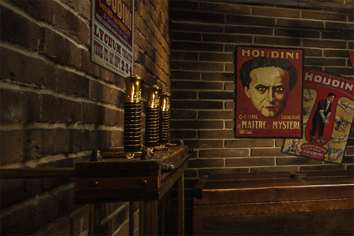 Houdind's escape room